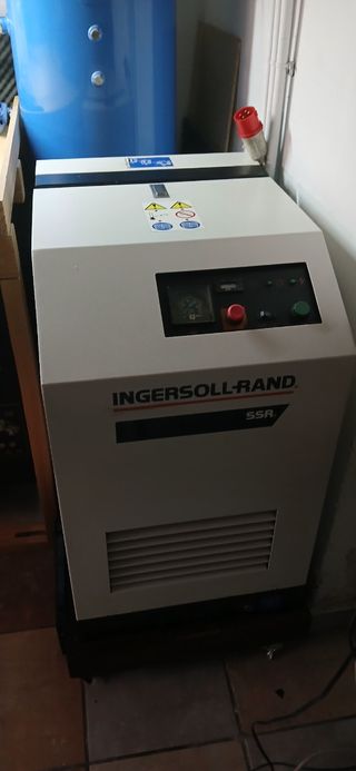 Compresor Ingersoll-Rand SSR con calderin de 300 L