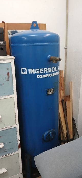 Compresor Ingersoll-Rand SSR con calderin de 300 L