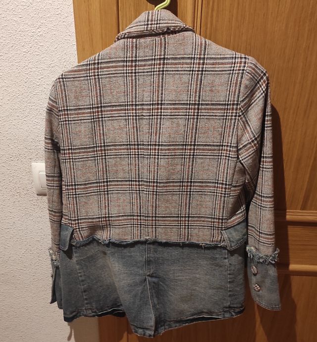 Blazer cuadros y denim combinado