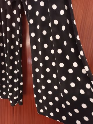 Pantalones de lunares negra y blanca