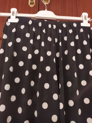 Pantalones de lunares negra y blanca