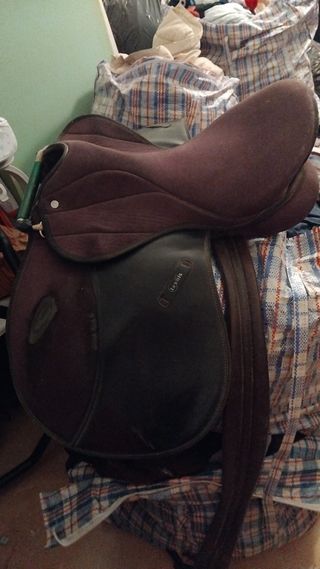 Montura de caballo marrón