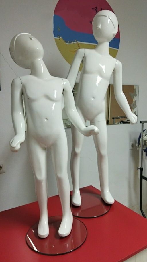 Maniquíes infantiles blancos