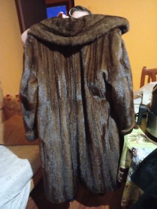 Abrigo de piel marrón de Mujer.