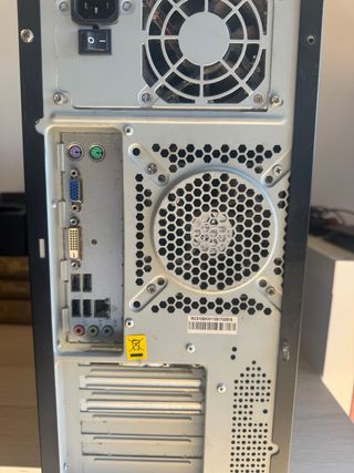 Caja PC Cooler Master Negra, la caja está perfecta
