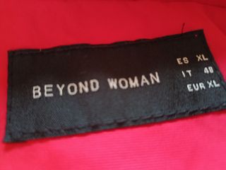 Parka roja con capucha BEYOND WOMAN Talla L