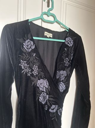 Vestido negro bordado terciopelo fiesta bodas 