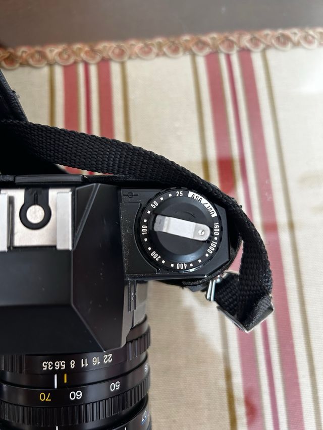 Cámara Exakta con accesorios y bolso Sigma