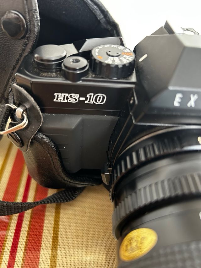 Cámara Exakta con accesorios y bolso Sigma