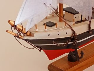 Maqueta de barco velero de madera