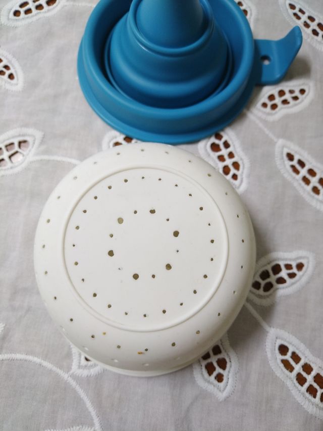 Set filtro e imbuto in silicone blu e bianco