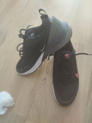Zapatillas Nike Negras y Rojas