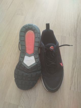 Zapatillas Nike Negras y Rojas