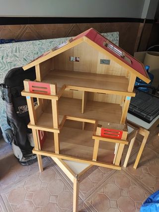 Casa de muñecas de madera