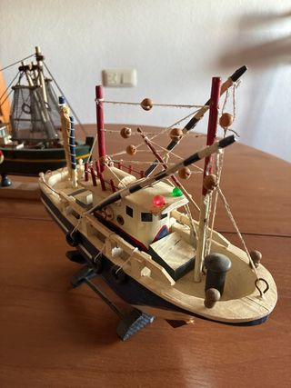 Barcos decorativos de madera antiguos 