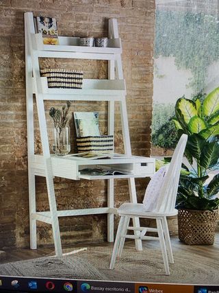 Escritorio y estantería blanca de madera