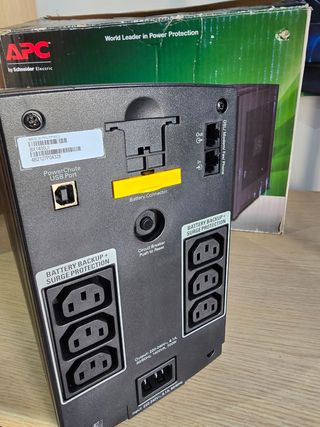 UPS APC Back-UPS 700VA / 40