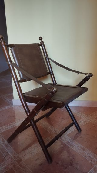 Silla plegable de cuero y bambú
