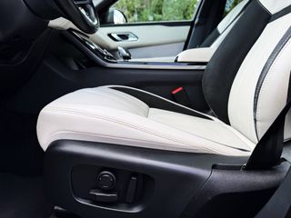 Land-Rover Range Rover Velar 2.0D I4 RDYNAMIC S 4WD AUTO. con TECHO SOLAR, CUERO... 