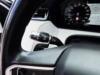 Land-Rover Range Rover Velar 2.0D I4 RDYNAMIC S 4WD AUTO. con TECHO SOLAR, CUERO... 