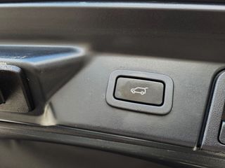Land-Rover Range Rover Velar 2.0D I4 RDYNAMIC S 4WD AUTO. con TECHO SOLAR, CUERO... 