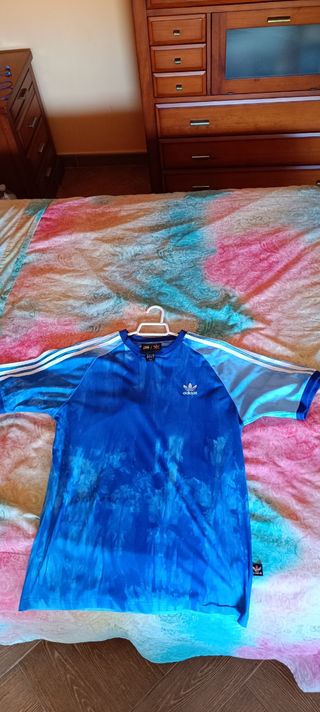 Camiseta Adidas Azul y Blanca Talla S