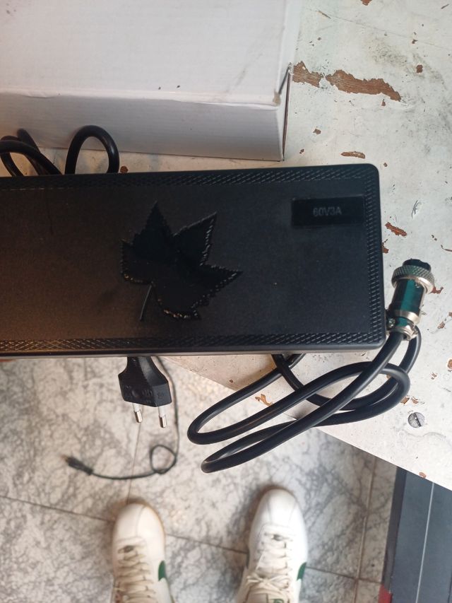 Cargador Patinete Eléctrico 60V 3A