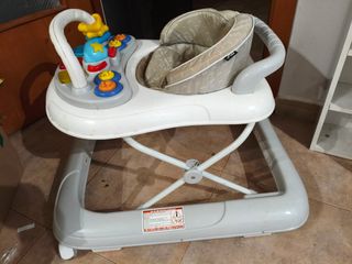 Caminador para bebés con centro de actividades