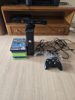 Xbox 360 con Kinect y 4 mandos dos inalambricos