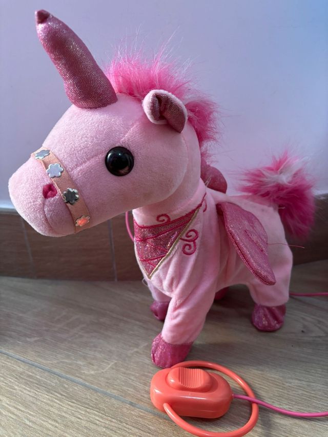 Unicorno rosa giocattolo con ali 