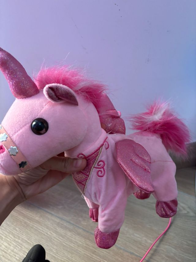Unicorno rosa giocattolo con ali 