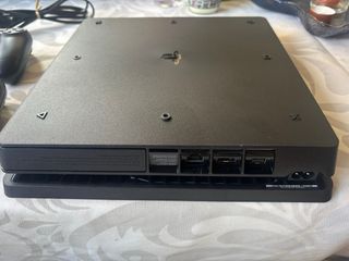 Consola Sony PS4 Negra + 2 Mandos y 5 juegos