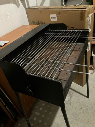 Barbecue a carbonella metallizzata nera 60x35 e 110