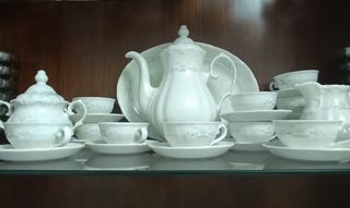 Vajilla de porcelana clásica blanca