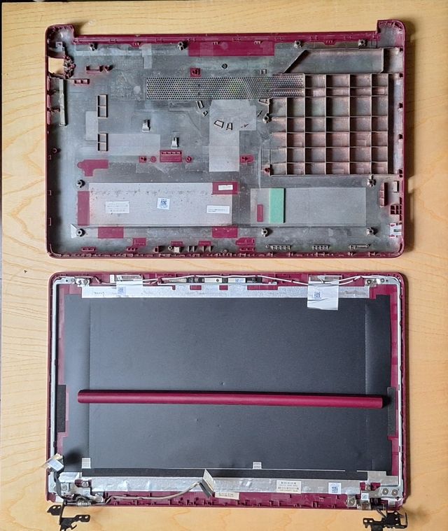 Carcasa color roja. Para ordenador hp 15 DA.