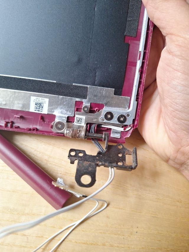 Carcasa color roja. Para ordenador hp 15 DA.