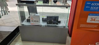 Se vende mobiliario de la tienda.