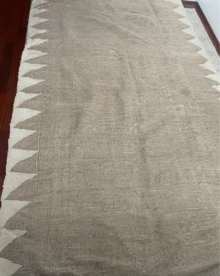 Tappeto in lana beige e bianco