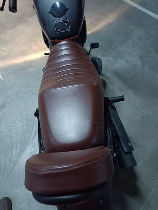 Moto UM Renegade 125cc Negra