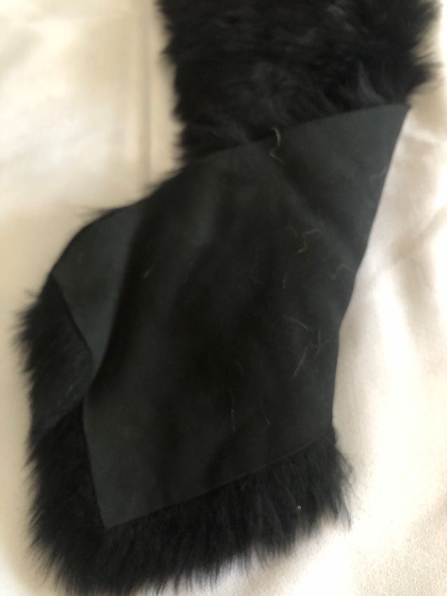 Retal de piel y pelo negro