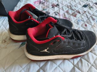  3 pares Deportivas Jordan Negras y Rojas T-38.5