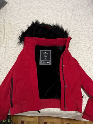 Abrigo Hollister Rojo Talla S