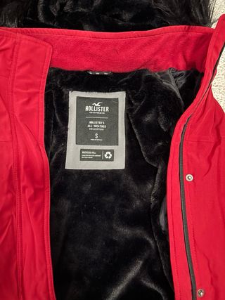 Abrigo Hollister Rojo Talla S