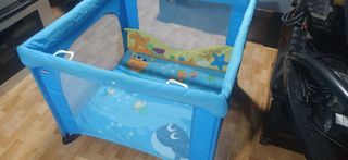 Parque infantil, cuna viaje y barrera de cama.