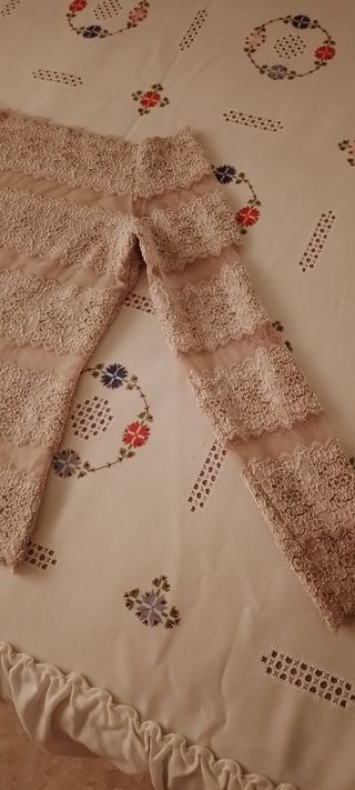 Camiseta mujer encaje beige T M doble capa.