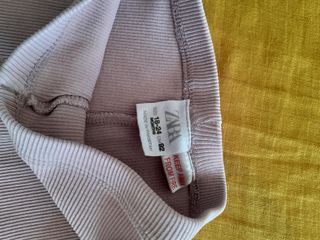 Pantalón niña lila canalé Zara