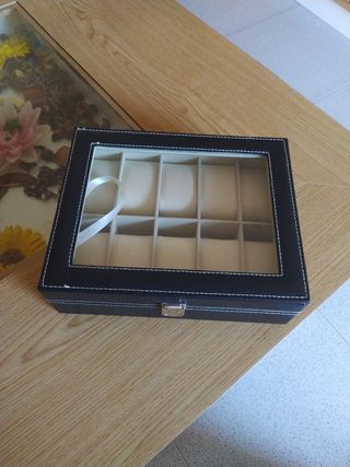 Caja para 10 relojes con tapa transparente