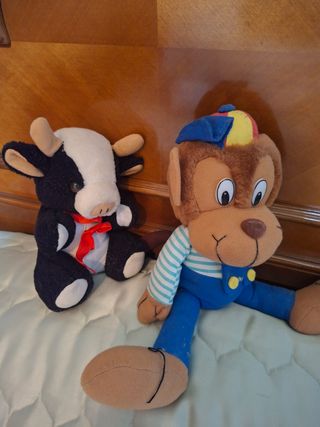 Peluche de mono y vaca
