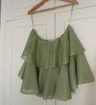 Top verde con volantes