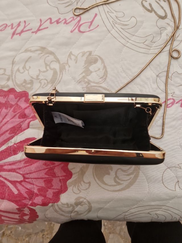 Pochette elegante nera con catena oro